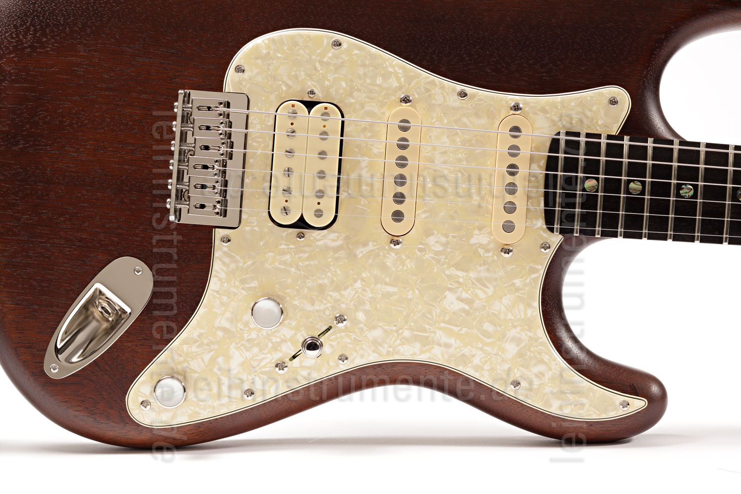 zur Artikelbeschreibung / Preis E-Gitarre BERSTECHER Deluxe - Old Whisky / Cream Perloid + Koffer - made in Germany