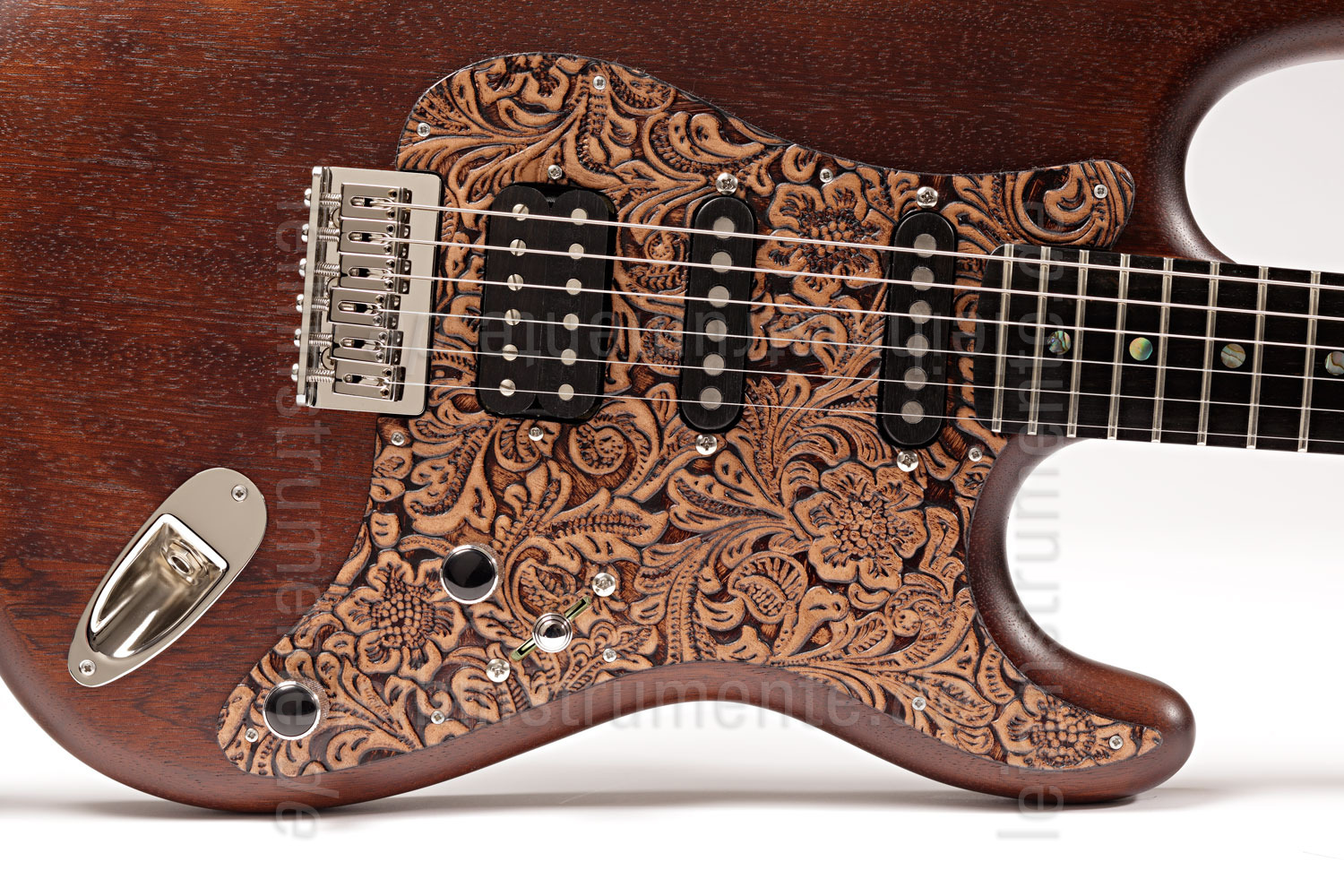 zur Artikelbeschreibung / Preis E-Gitarre BERSTECHER Deluxe - Old Whisky / Floral Natur + Koffer - made in Germany