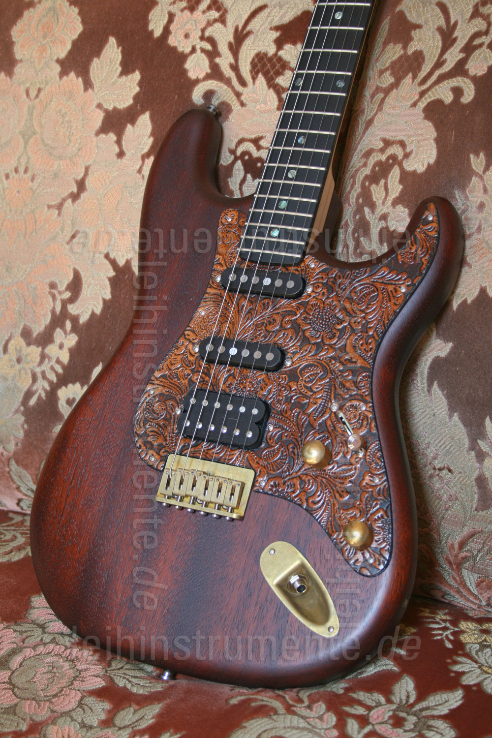 zur Artikelbeschreibung / Preis E-Gitarre BERSTECHER Deluxe Vintage - Old Whisky / Floral Amber + Koffer - made in Germany