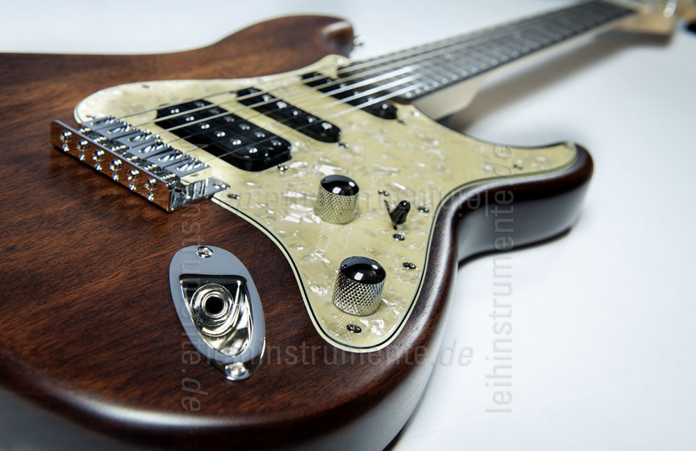 zur Artikelbeschreibung / Preis E-Gitarre BERSTECHER Old Whisky + Koffer - made in Germany