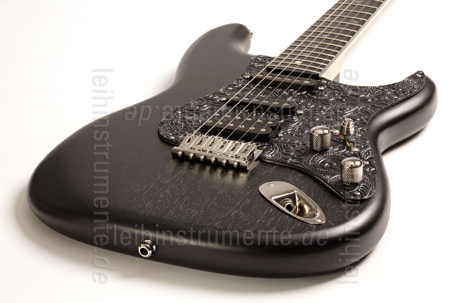 zur Artikelbeschreibung / Preis E-Gitarre BERSTECHER Deluxe - Black / Floral Black + Koffer - made in Germany