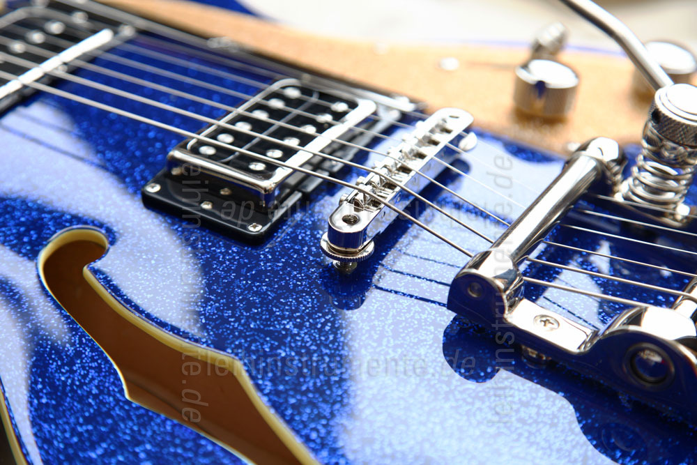 zur Artikelbeschreibung / Preis E-Gitarre DUESENBERG STARPLAYER TV - Blue Sparkle + Custom Line Case