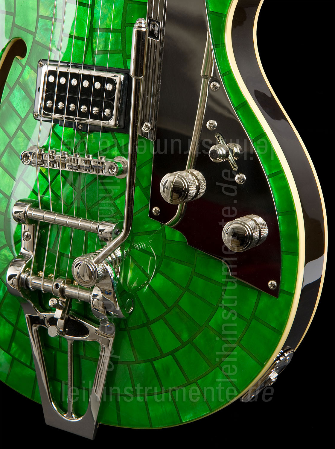 zur Artikelbeschreibung / Preis E-Gitarre DUESENBERG STARPLAYER TV - Emerald Green LTD (Mother of Pearl) (2016) + Custom Line Case