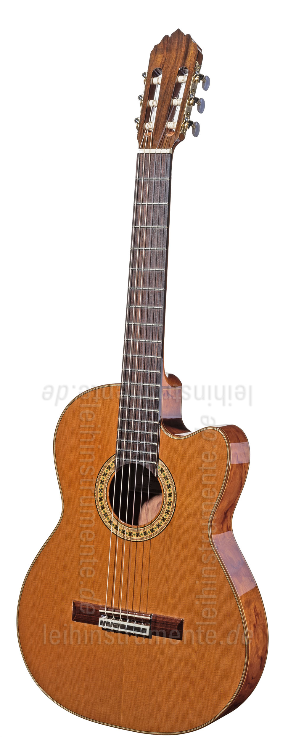 zur Artikelbeschreibung / Preis Spanische Konzertgitarre JOAN CASHIMIRA MODELL 56e E-C Cutaway  Thinline - ohne Tonabnehmer - massive Zederndecke