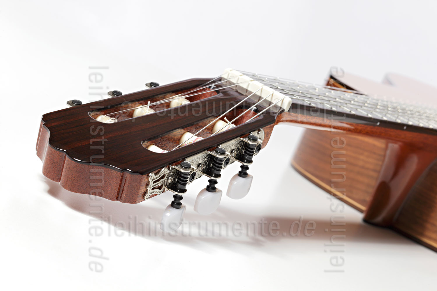 zur Artikelbeschreibung / Preis Spanische Konzertgitarre VALDEZ MODELL 5 F - massive Decke